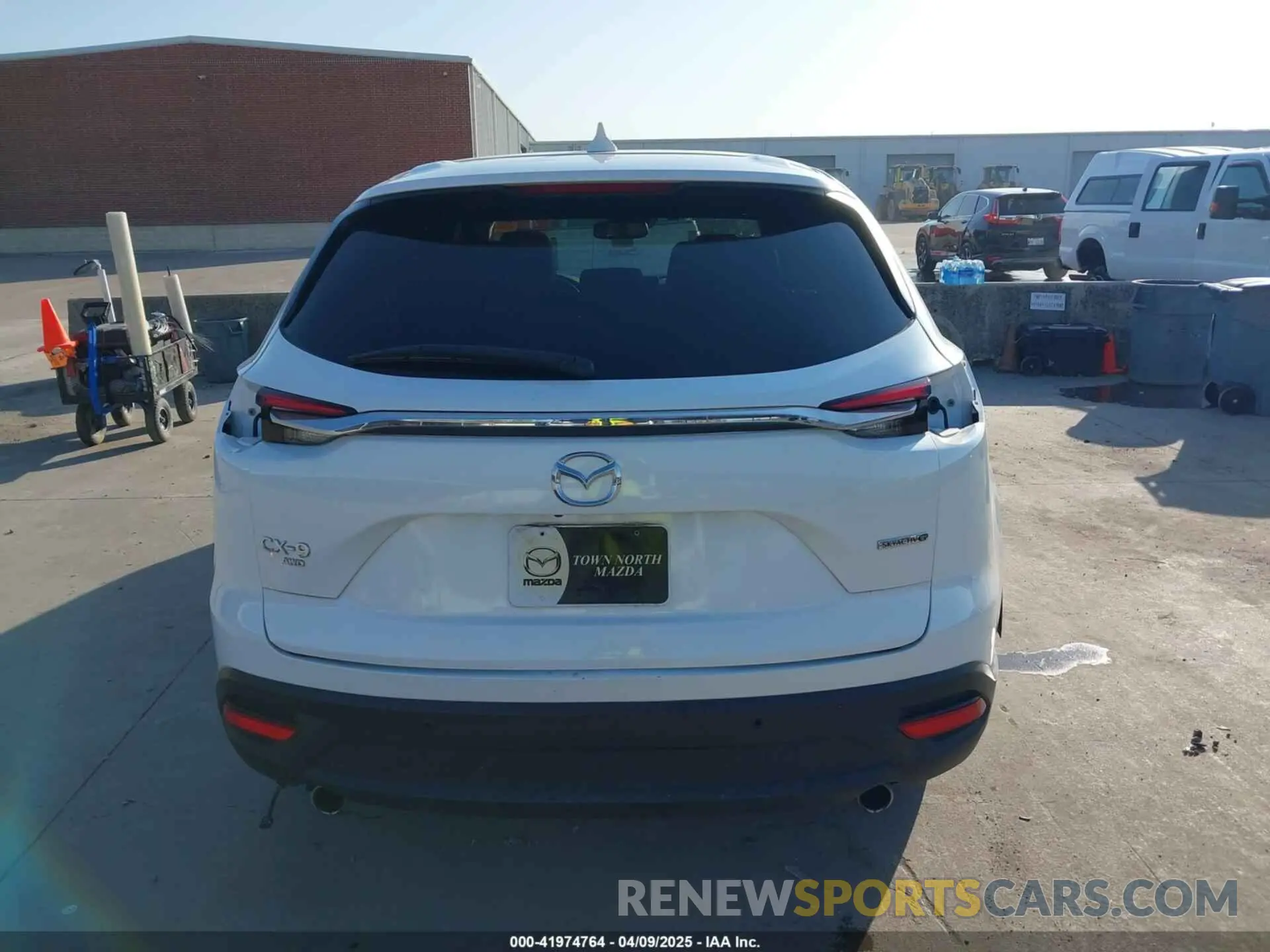 17 fotografías del automóvil dañado JM3TCBCY5N0627700 MAZDA CX-9 2022