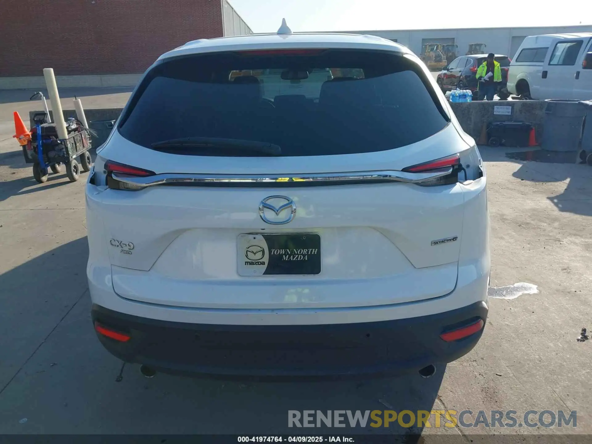 19 fotografías del automóvil dañado JM3TCBCY5N0627700 MAZDA CX-9 2022