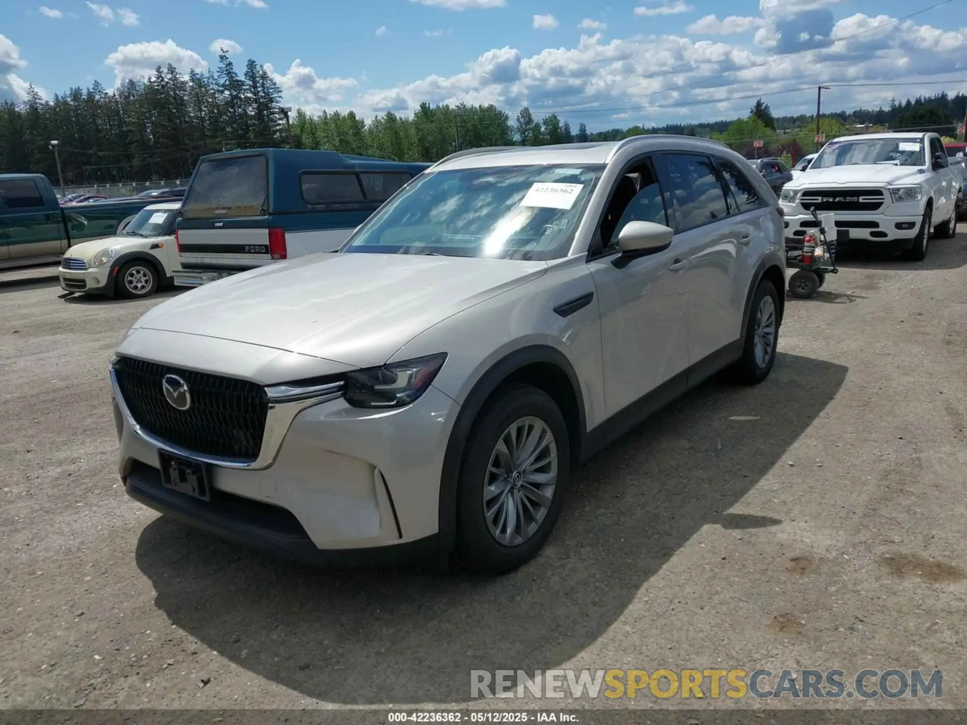 2 fotografías del automóvil dañado JM3KKCHD7R1117570 MAZDA CX-90 2024
