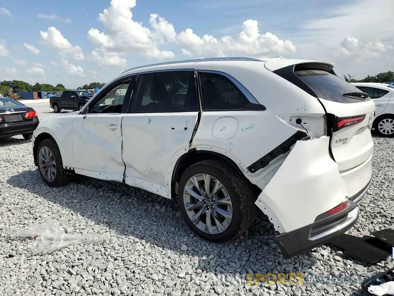 2 fotografías del automóvil dañado JM3KKEHD2R1173296 MAZDA CX-90 PREM 2024