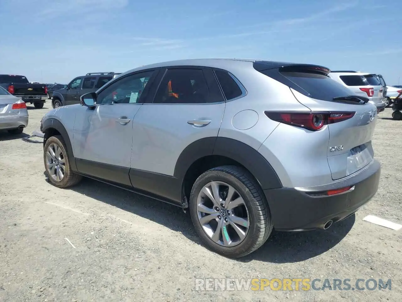 2 fotografías del automóvil dañado 3MVDMACL5LM136111 MAZDA CX30 2020