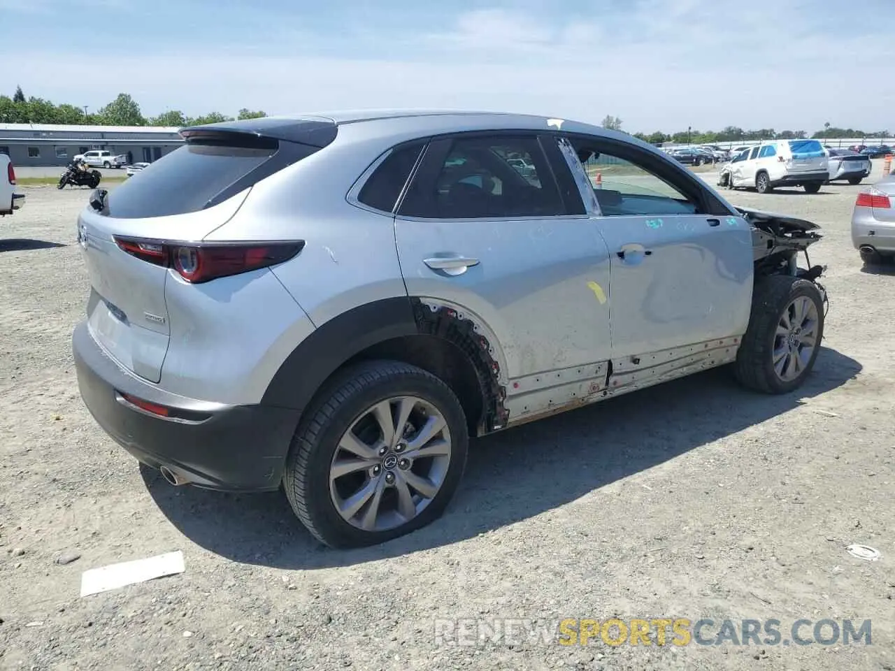 3 fotografías del automóvil dañado 3MVDMACL5LM136111 MAZDA CX30 2020