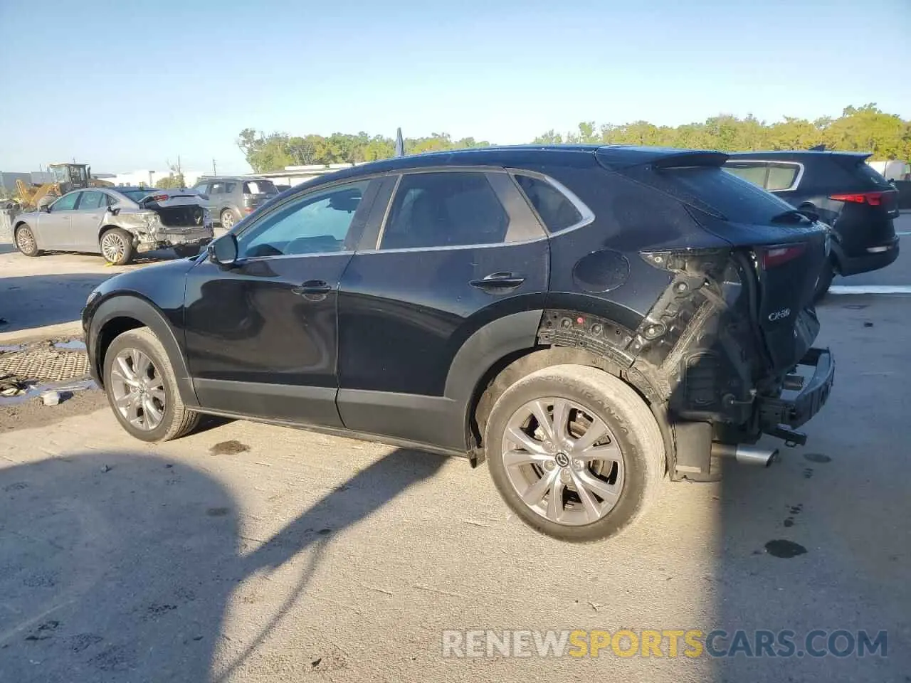 2 fotografías del automóvil dañado 3MVDMACLXLM124892 MAZDA CX30 2020