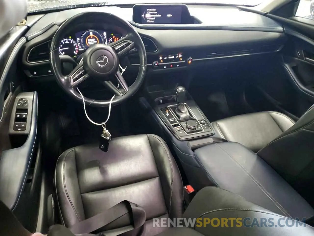 8 fotografías del automóvil dañado 3MVDMBCLXLM117155 MAZDA CX30 2020