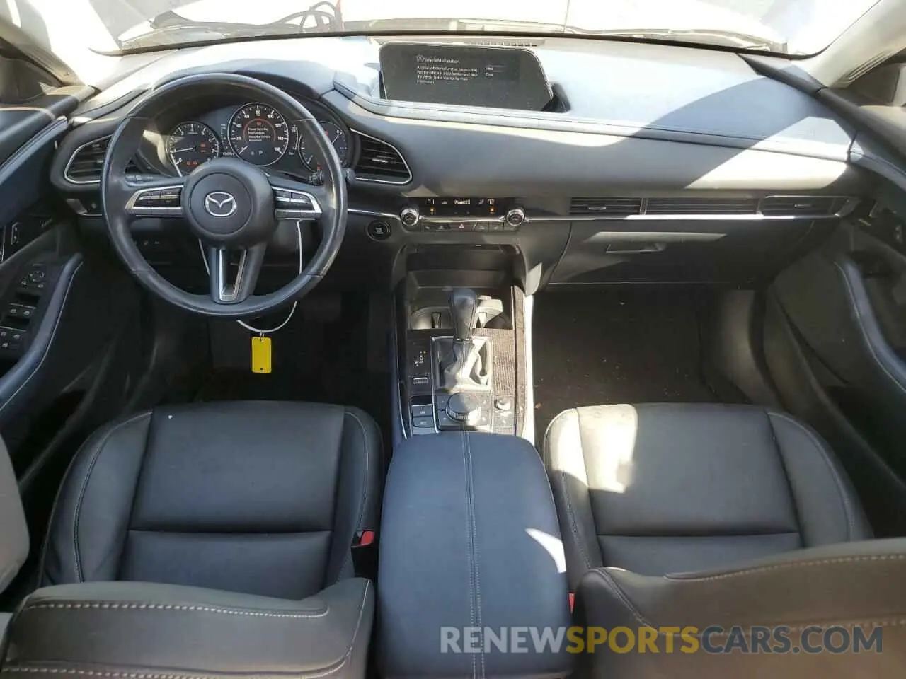 8 fotografías del automóvil dañado 3MVDMBDL6LM114798 MAZDA CX30 2020