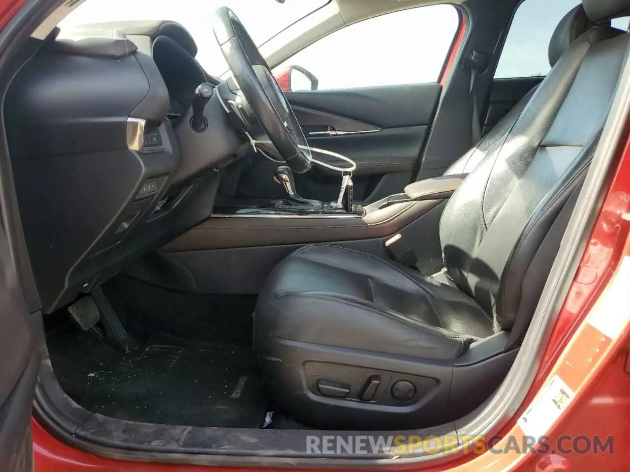 7 fotografías del automóvil dañado 3MVDMBEM0LM124055 MAZDA CX30 2020