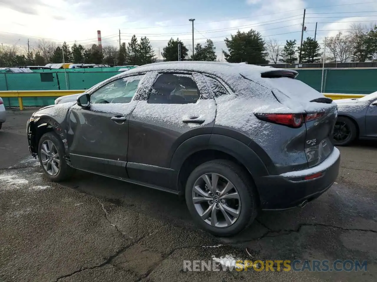 2 fotografías del automóvil dañado 3MVDMBEM9LM127150 MAZDA CX30 2020