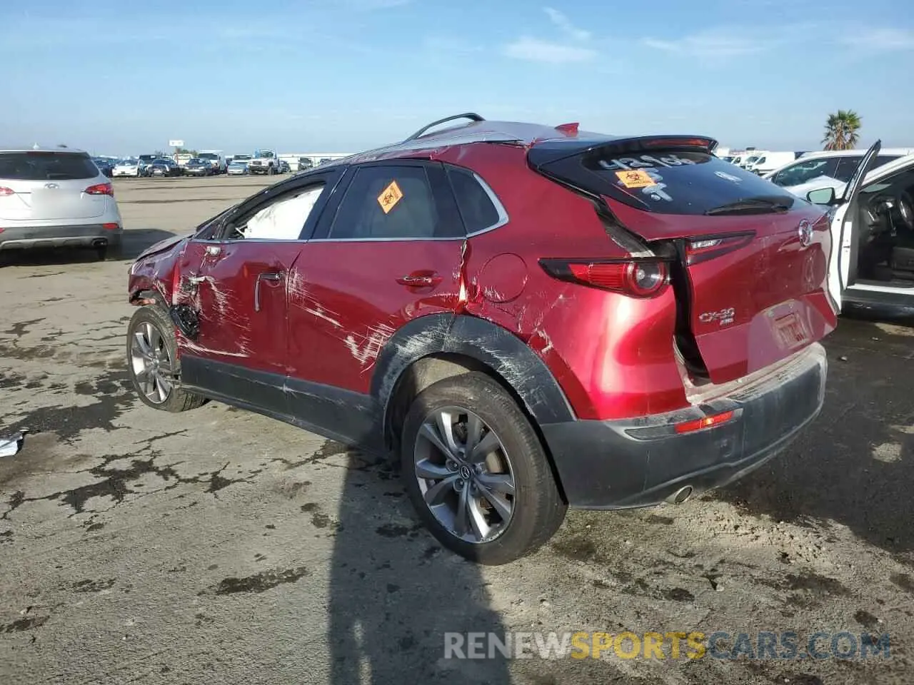 2 fotografías del automóvil dañado 3MVDMBEM9LM132641 MAZDA CX30 2020