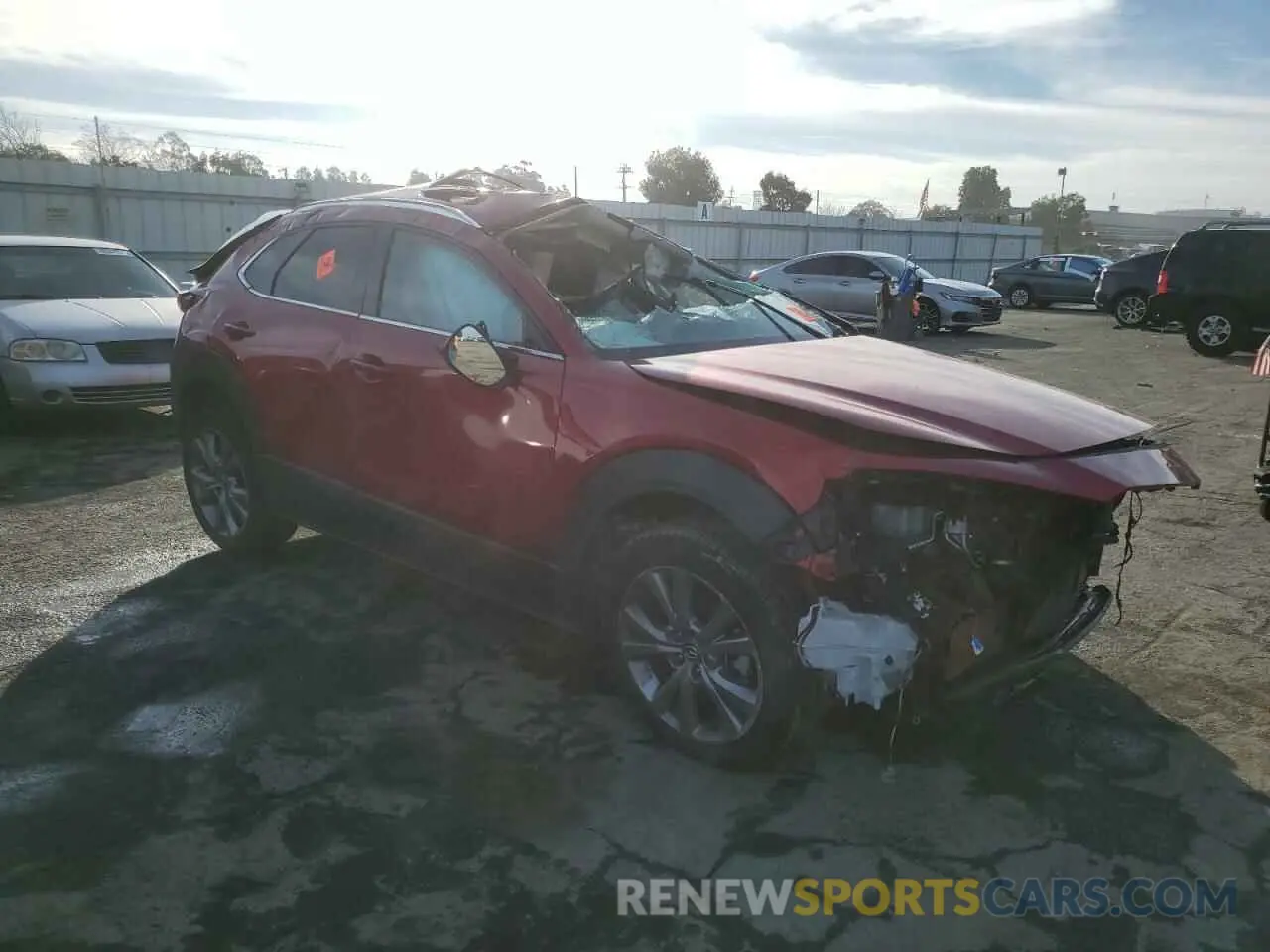 4 fotografías del automóvil dañado 3MVDMBEM9LM132641 MAZDA CX30 2020