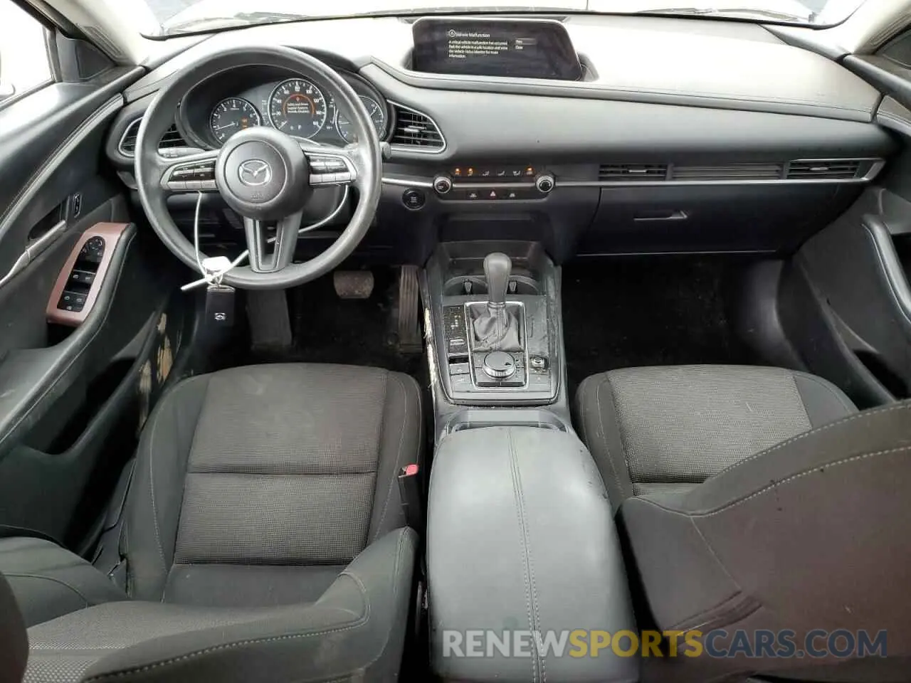 8 fotografías del automóvil dañado 3MVDMAAL5MM303863 MAZDA CX30 2021