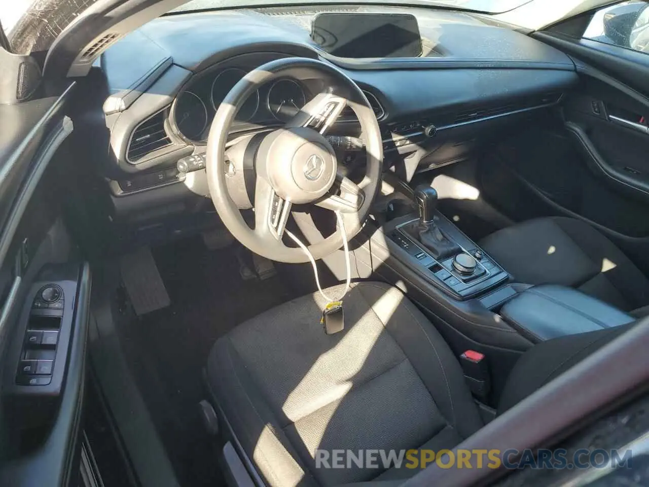 8 fotografías del automóvil dañado 3MVDMAAL6MM257511 MAZDA CX30 2021