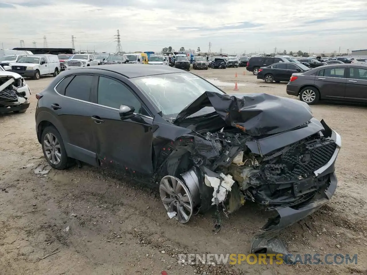 4 fotografías del automóvil dañado 3MVDMABL4MM257702 MAZDA CX30 2021