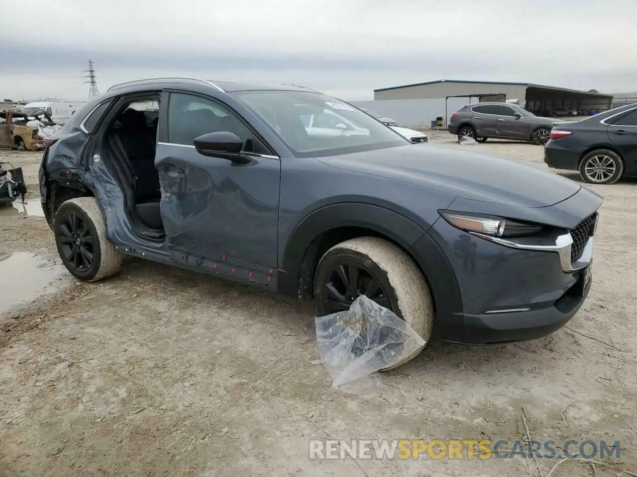 4 fotografías del automóvil dañado 3MVDMBAYXMM314228 MAZDA CX30 2021
