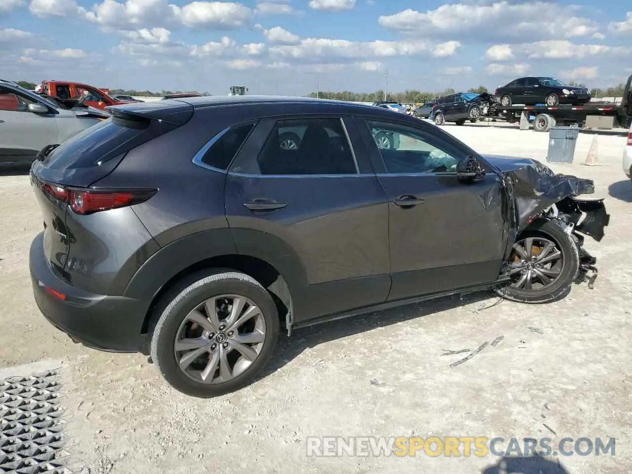 3 fotografías del automóvil dañado 3MVDMBBL4MM305687 MAZDA CX30 2021