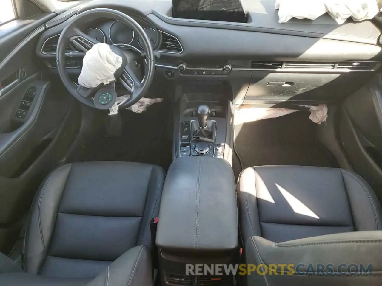 8 fotografías del automóvil dañado 3MVDMBBL4MM305687 MAZDA CX30 2021