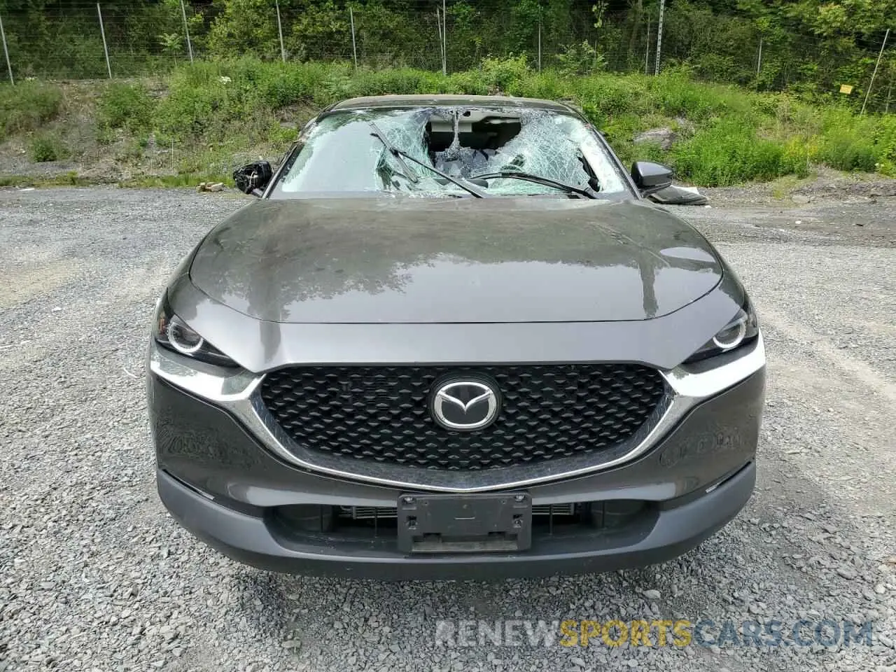 5 fotografías del automóvil dañado 3MVDMBCL1MM256818 MAZDA CX30 2021