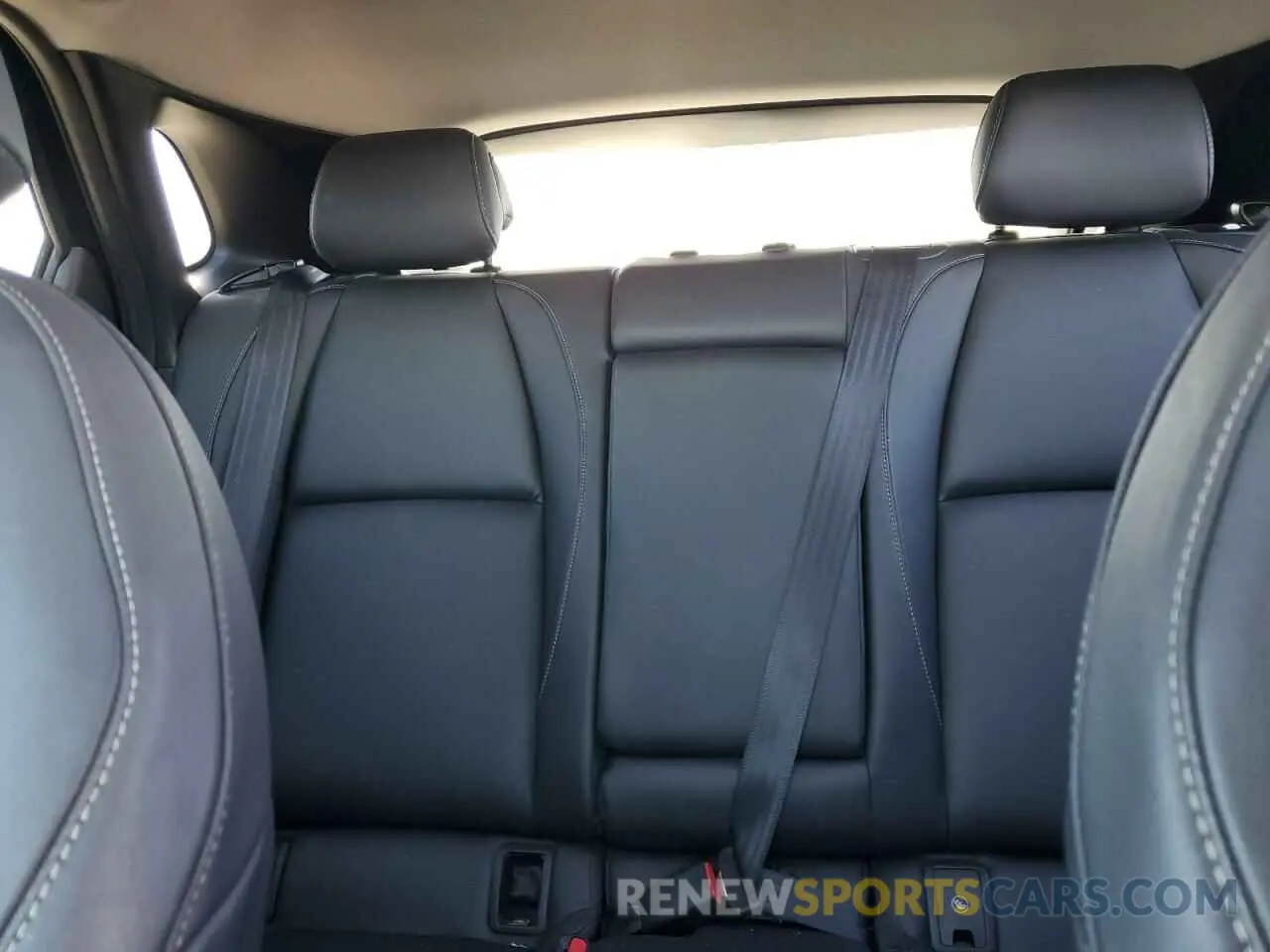 10 fotografías del automóvil dañado 3MVDMBCL9MM210315 MAZDA CX30 2021