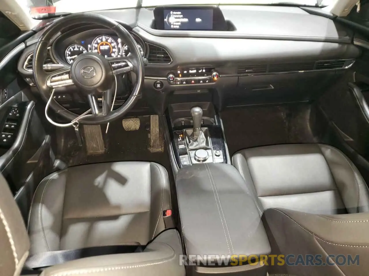 8 fotografías del automóvil dañado 3MVDMBCLXMM272483 MAZDA CX30 2021