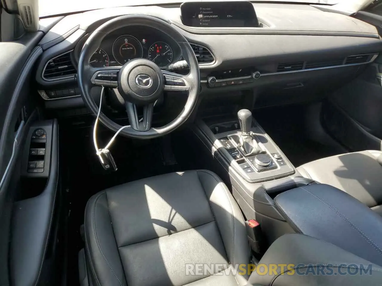 8 fotografías del automóvil dañado 3MVDMBBL3NM456361 MAZDA CX30 2022
