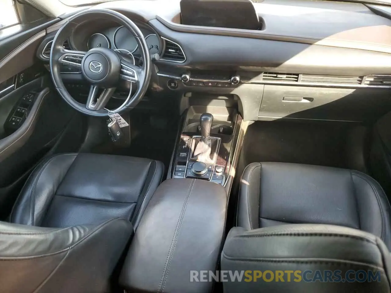 8 fotografías del automóvil dañado 3MVDMBDL6NM403456 MAZDA CX30 2022