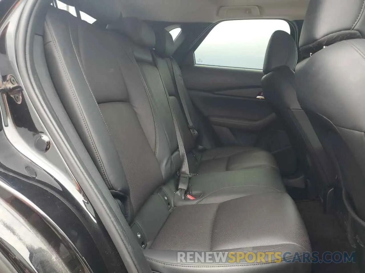 11 fotografías del automóvil dañado 3MVDMBDL8NM448897 MAZDA CX30 2022