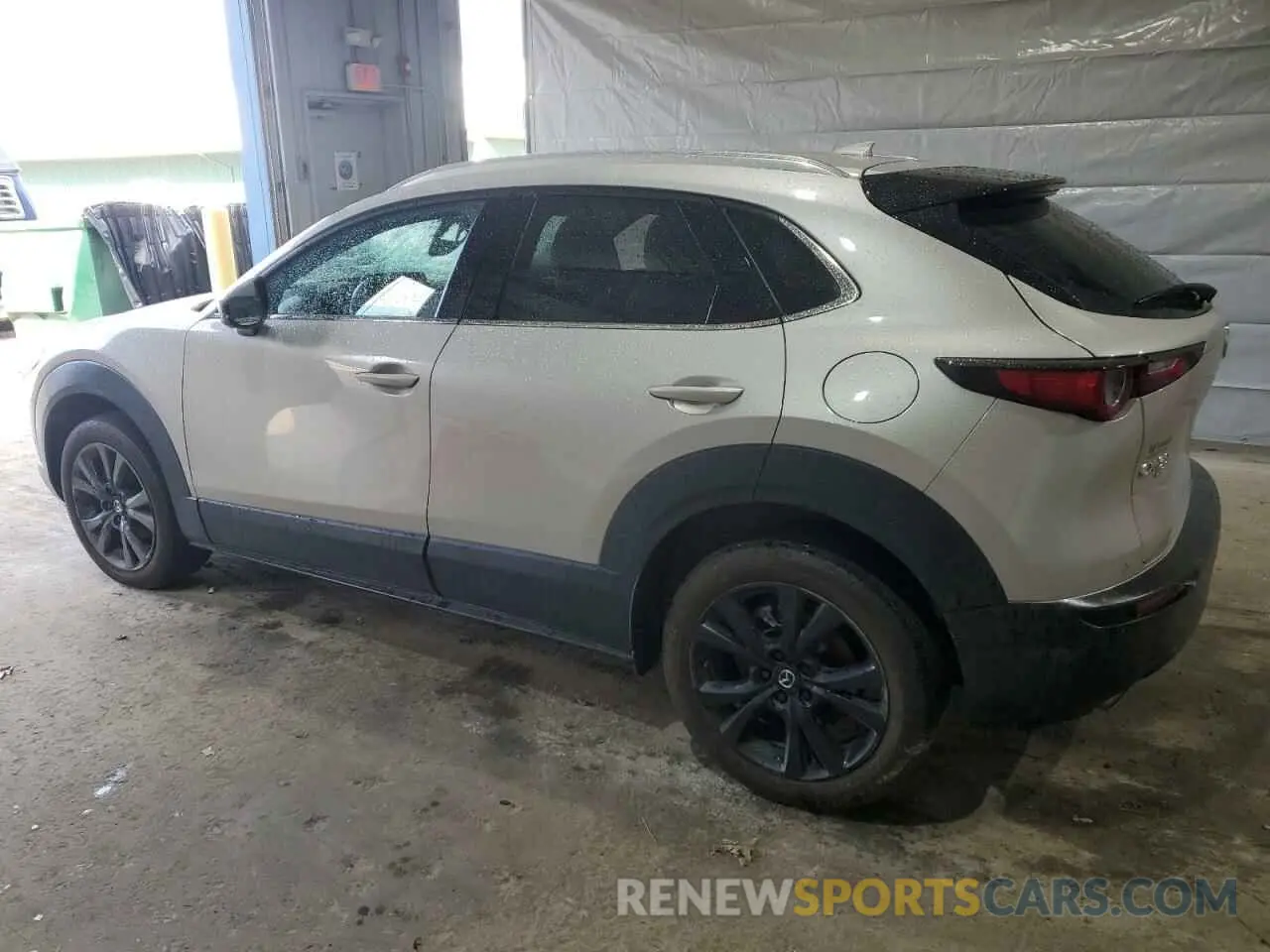 2 fotografías del automóvil dañado 3MVDMBEY7NM434435 MAZDA CX30 2022
