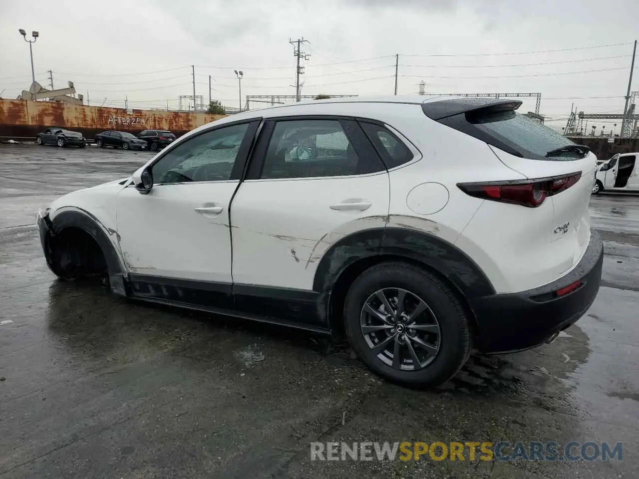 2 fotografías del automóvil dañado 3MVDMBAM4PM522056 MAZDA CX30 2023