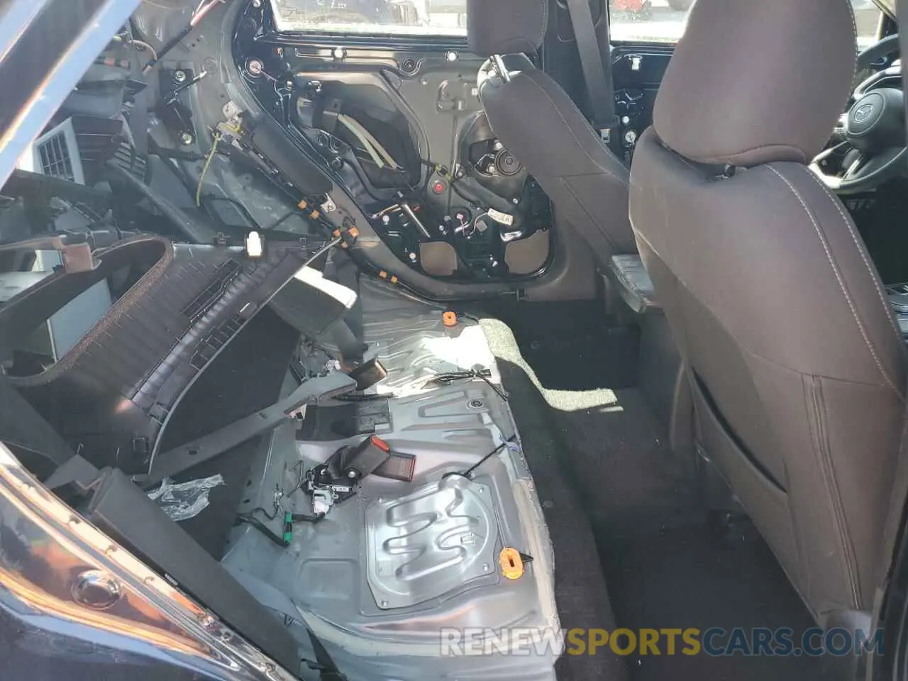 10 fotografías del automóvil dañado 3MVDMBAM4PM579728 MAZDA CX30 2023