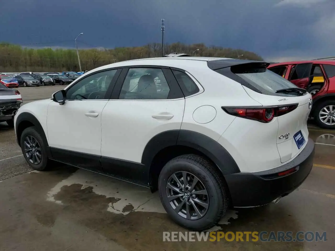 2 fotografías del automóvil dañado 3MVDMBAM8PM523288 MAZDA CX30 2023