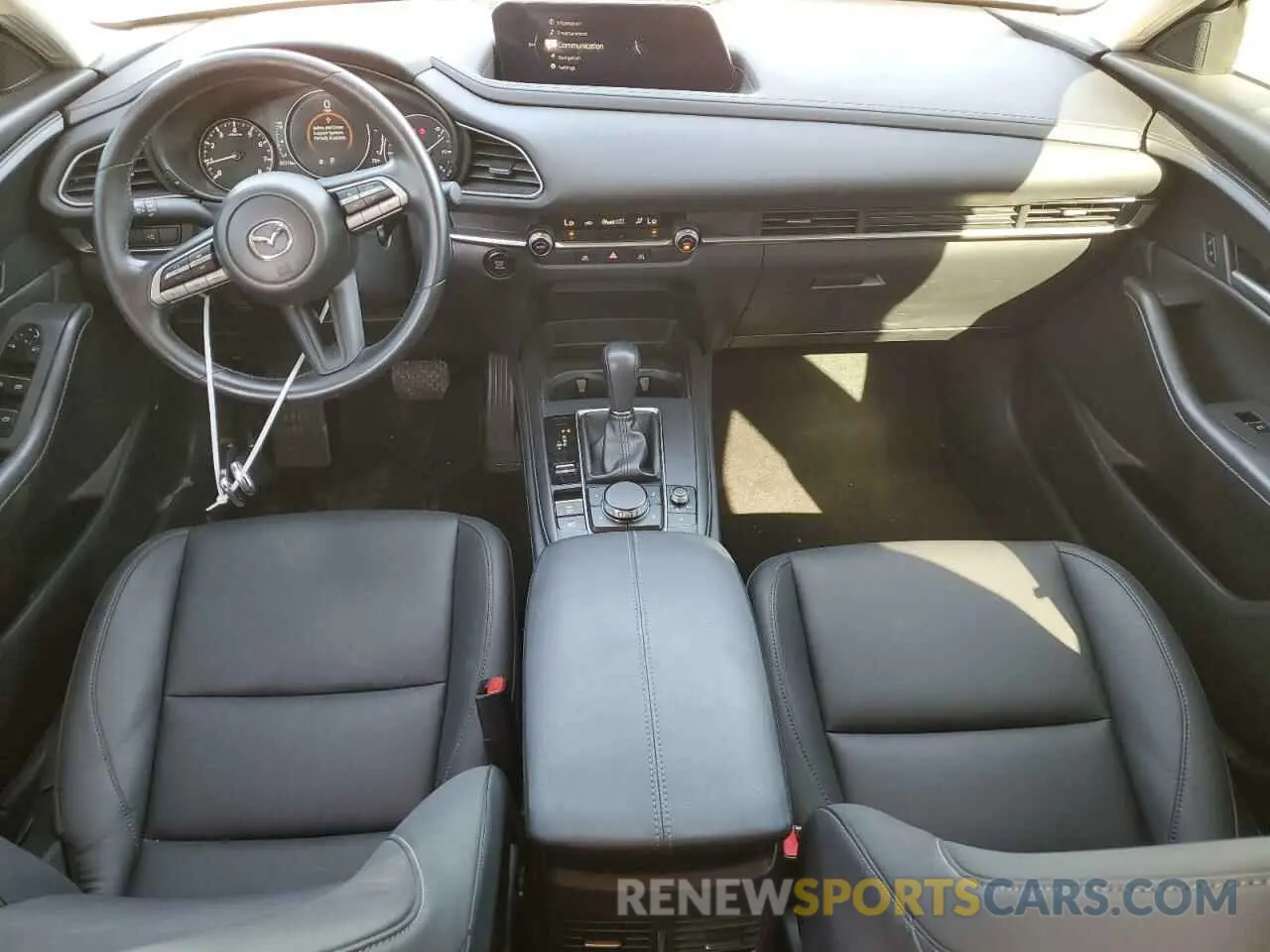 8 fotografías del automóvil dañado 3MVDMBBM3PM572395 MAZDA CX30 2023