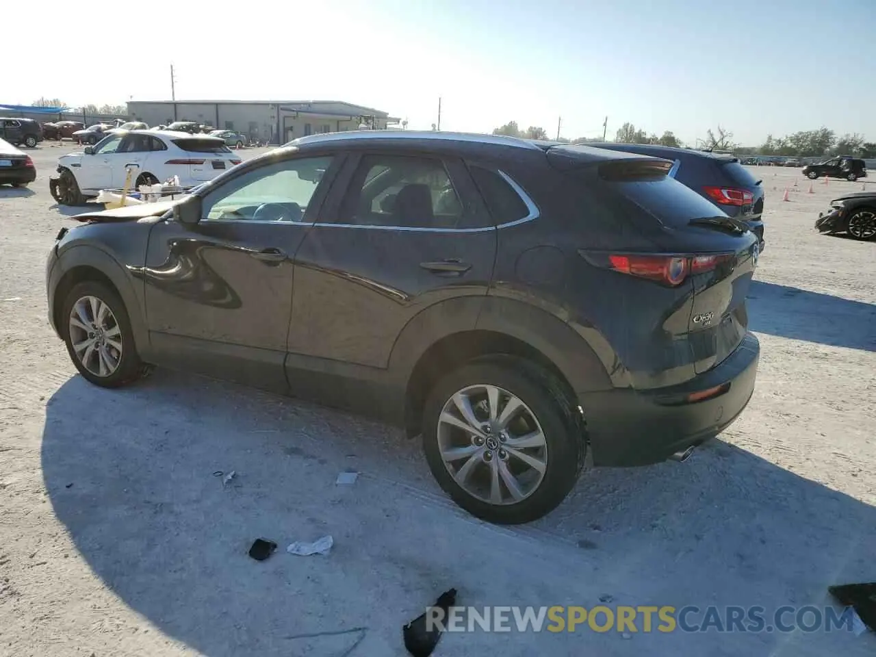 2 fotografías del automóvil dañado 3MVDMBCM6PM510794 MAZDA CX30 2023