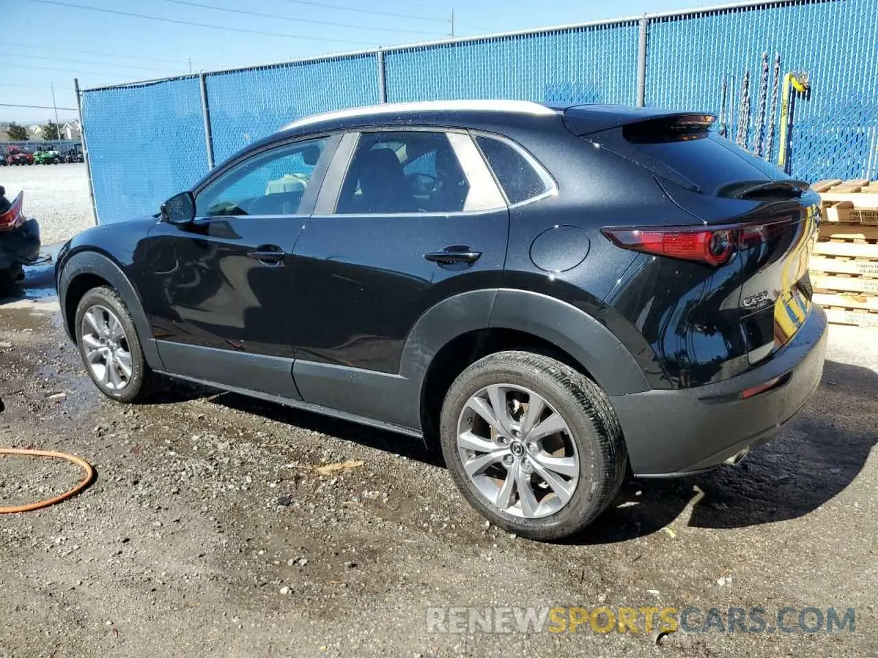 2 fotografías del automóvil dañado 3MVDMBCM8PM517987 MAZDA CX30 2023
