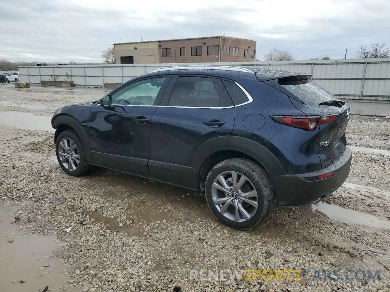 2 fotografías del automóvil dañado 3MVDMBCM8PM571080 MAZDA CX30 2023