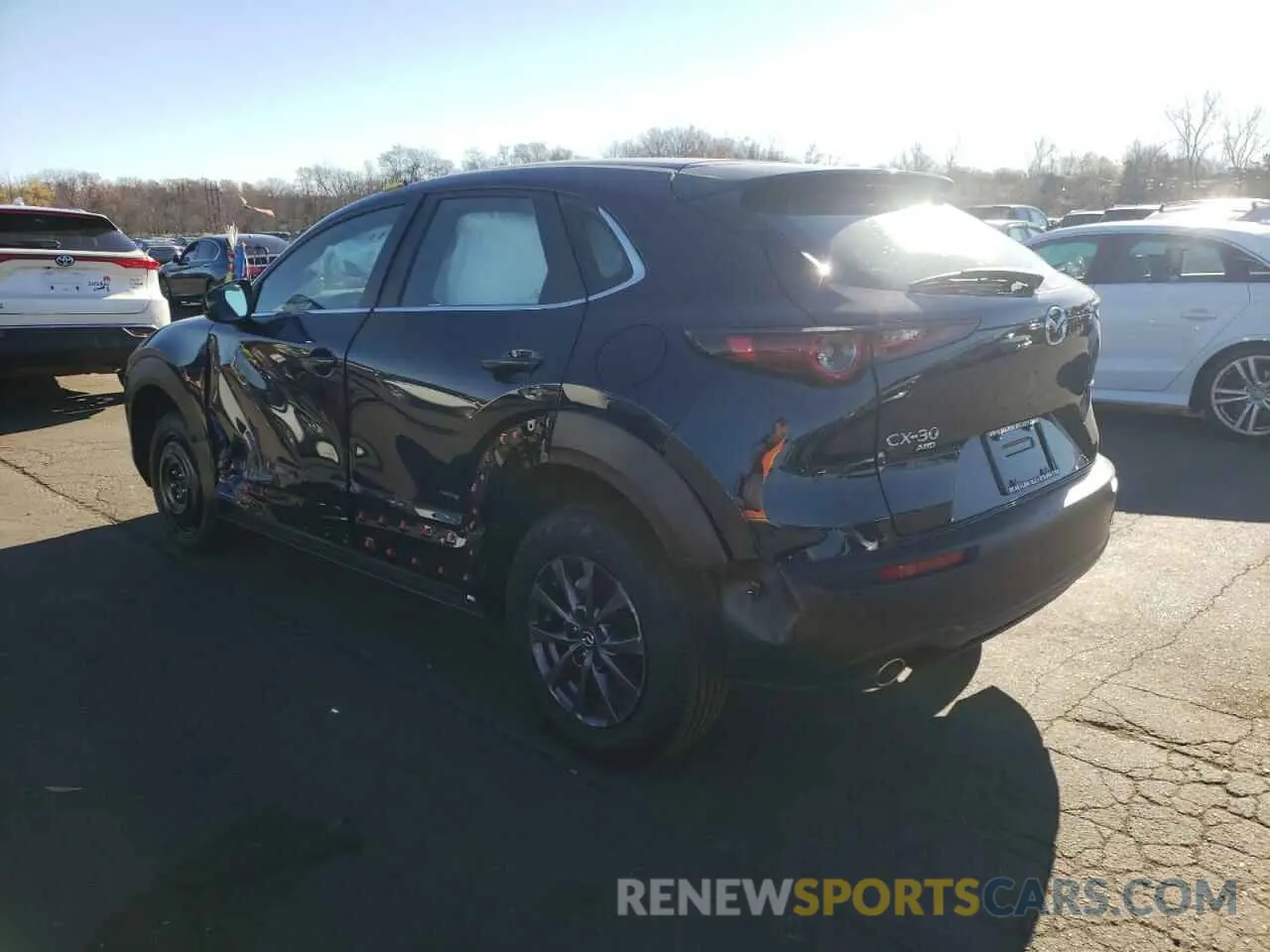 2 fotografías del automóvil dañado 3MVDMBAM0RM607611 MAZDA CX30 2024