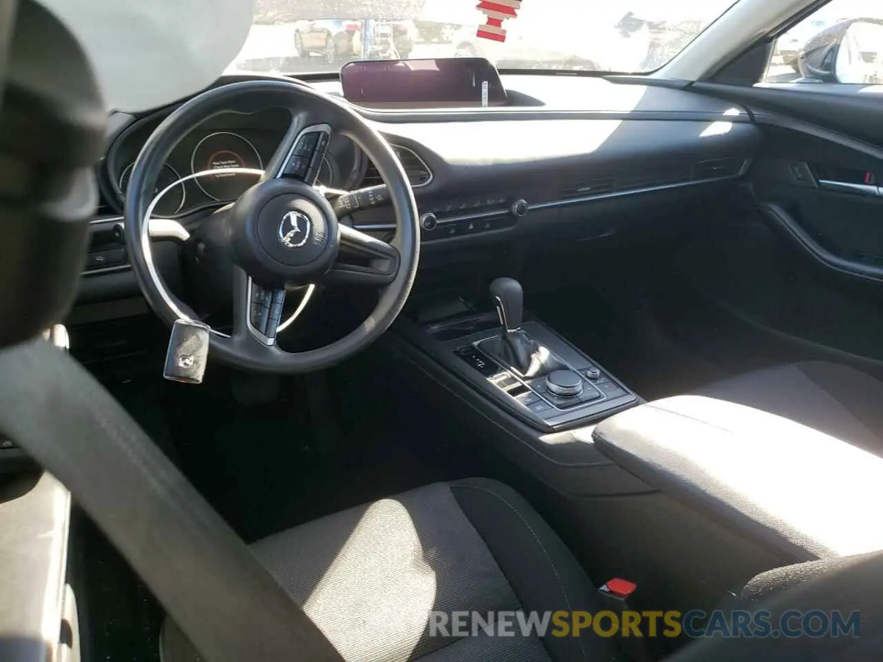8 fotografías del automóvil dañado 3MVDMBAM0RM607611 MAZDA CX30 2024