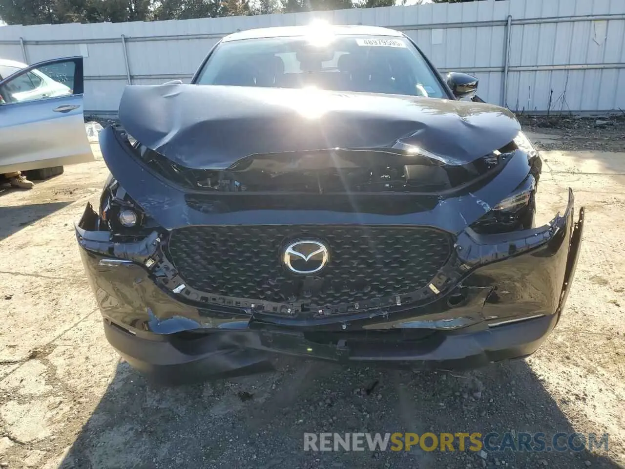 5 fotografías del automóvil dañado 3MVDMBAM0RM635991 MAZDA CX30 2024
