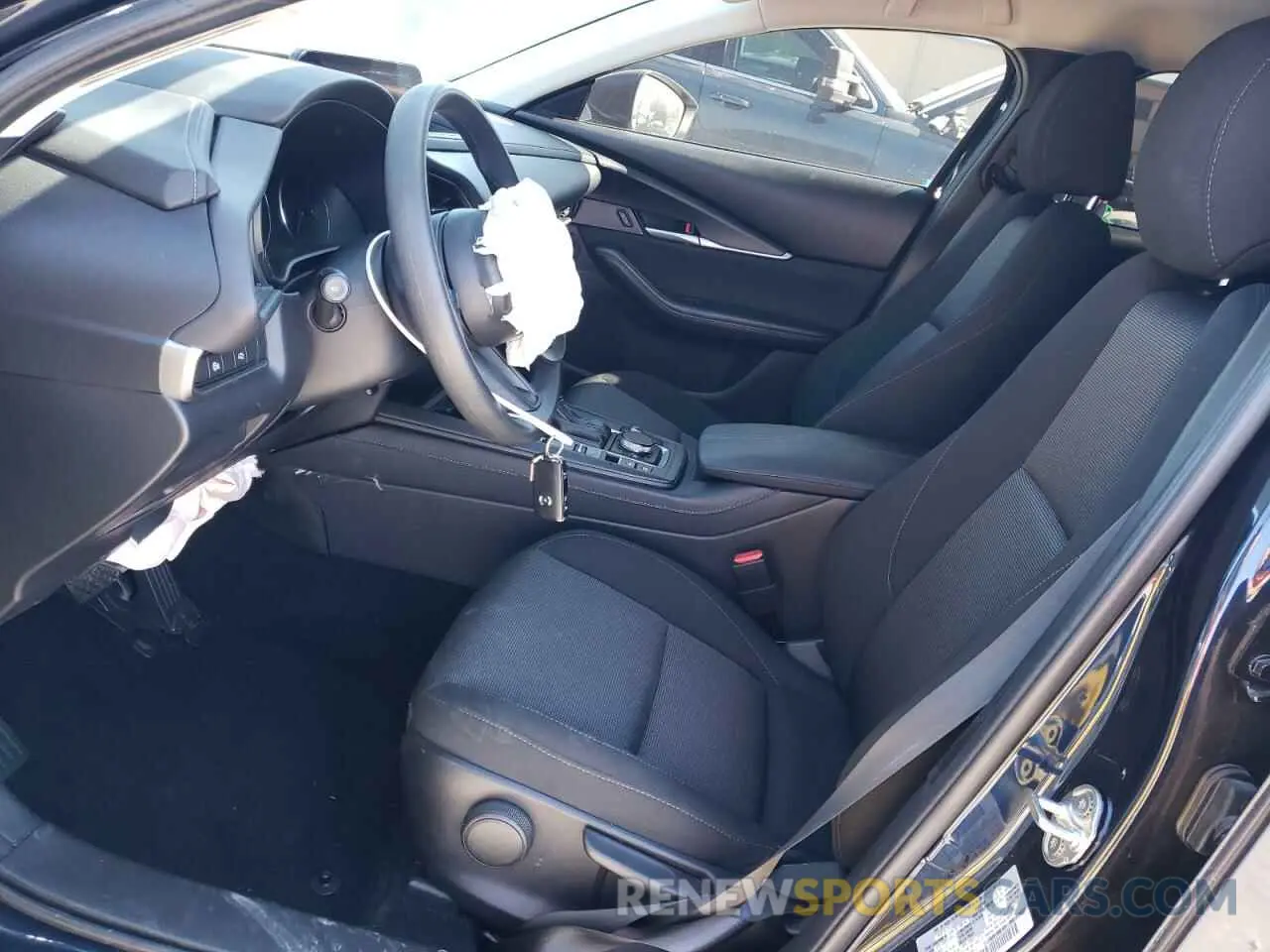 7 fotografías del automóvil dañado 3MVDMBAM0RM655691 MAZDA CX30 2024