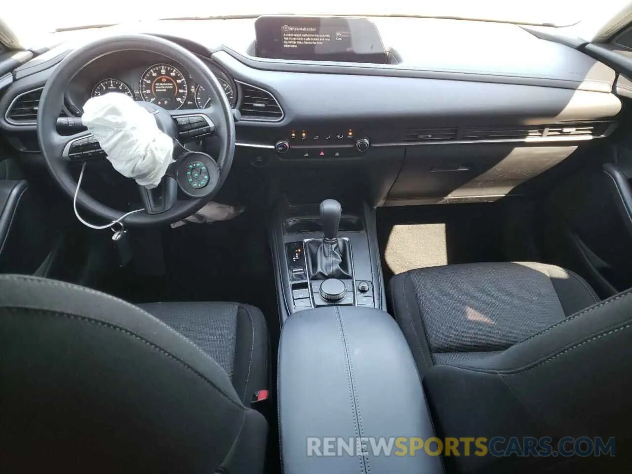 8 fotografías del automóvil dañado 3MVDMBAM0RM655691 MAZDA CX30 2024