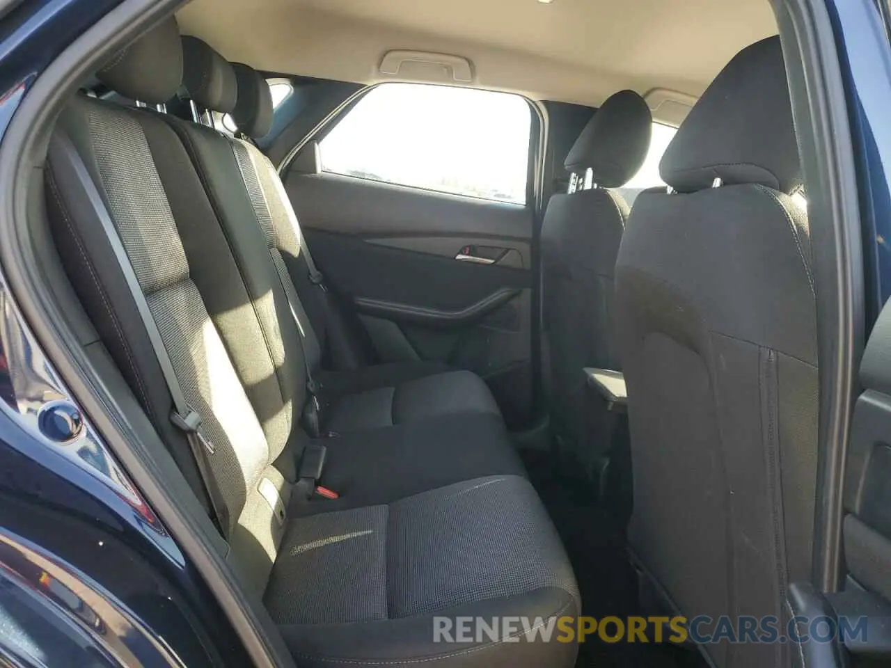 11 fotografías del automóvil dañado 3MVDMBAM2RM675084 MAZDA CX30 2024