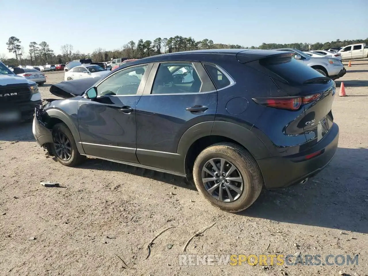 2 fotografías del automóvil dañado 3MVDMBAM2RM675084 MAZDA CX30 2024