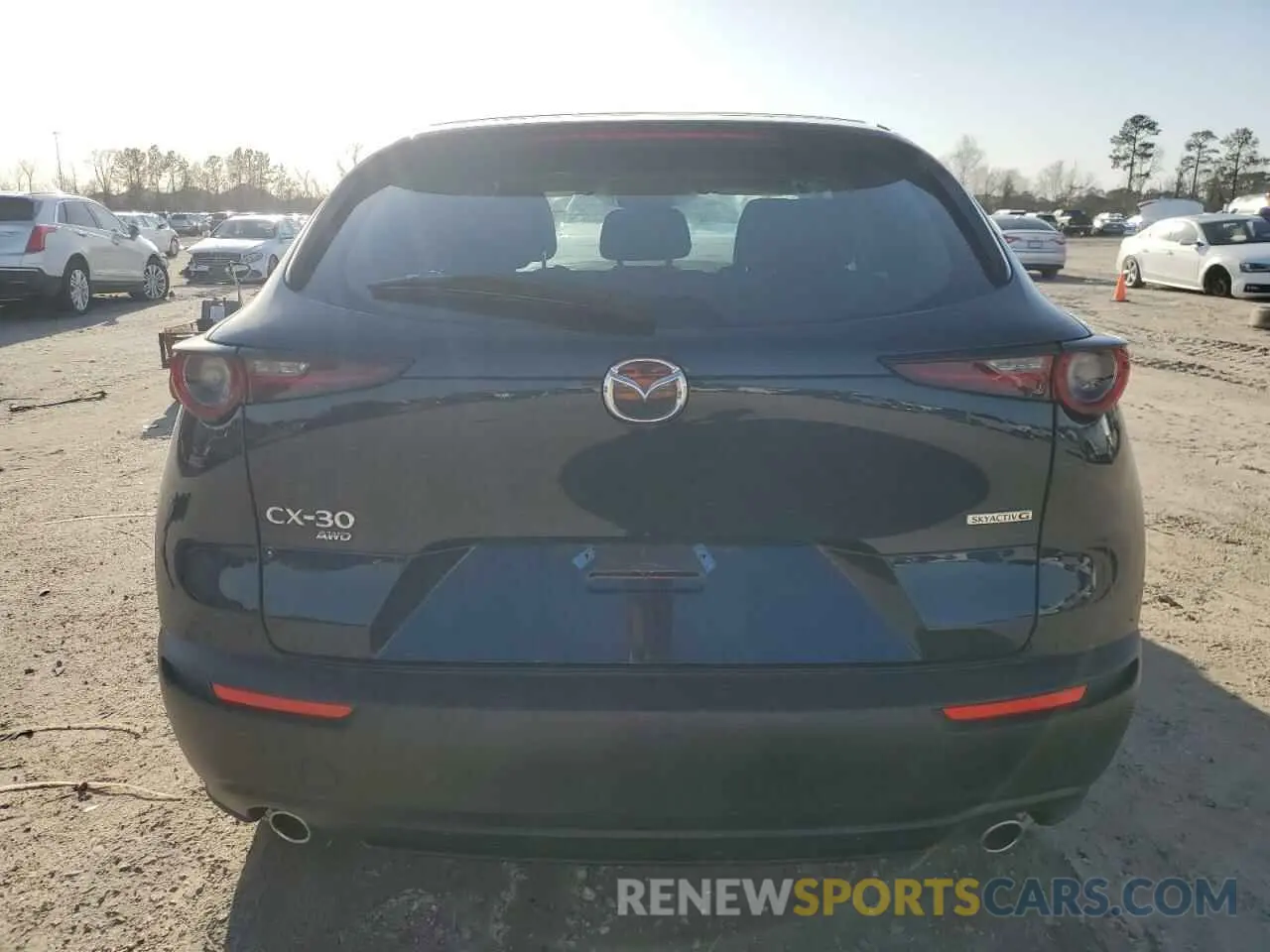6 fotografías del automóvil dañado 3MVDMBAM2RM675084 MAZDA CX30 2024