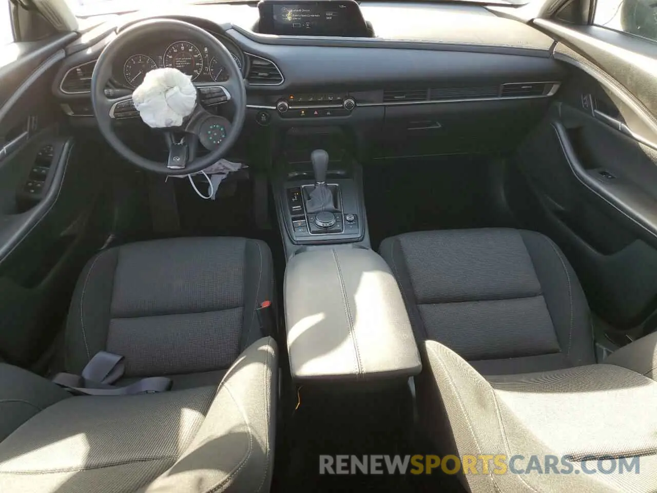 8 fotografías del automóvil dañado 3MVDMBAM2RM675084 MAZDA CX30 2024