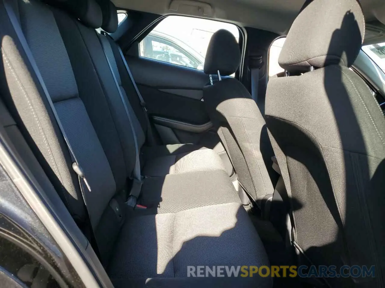 11 fotografías del automóvil dañado 3MVDMBAM2RM687235 MAZDA CX30 2024