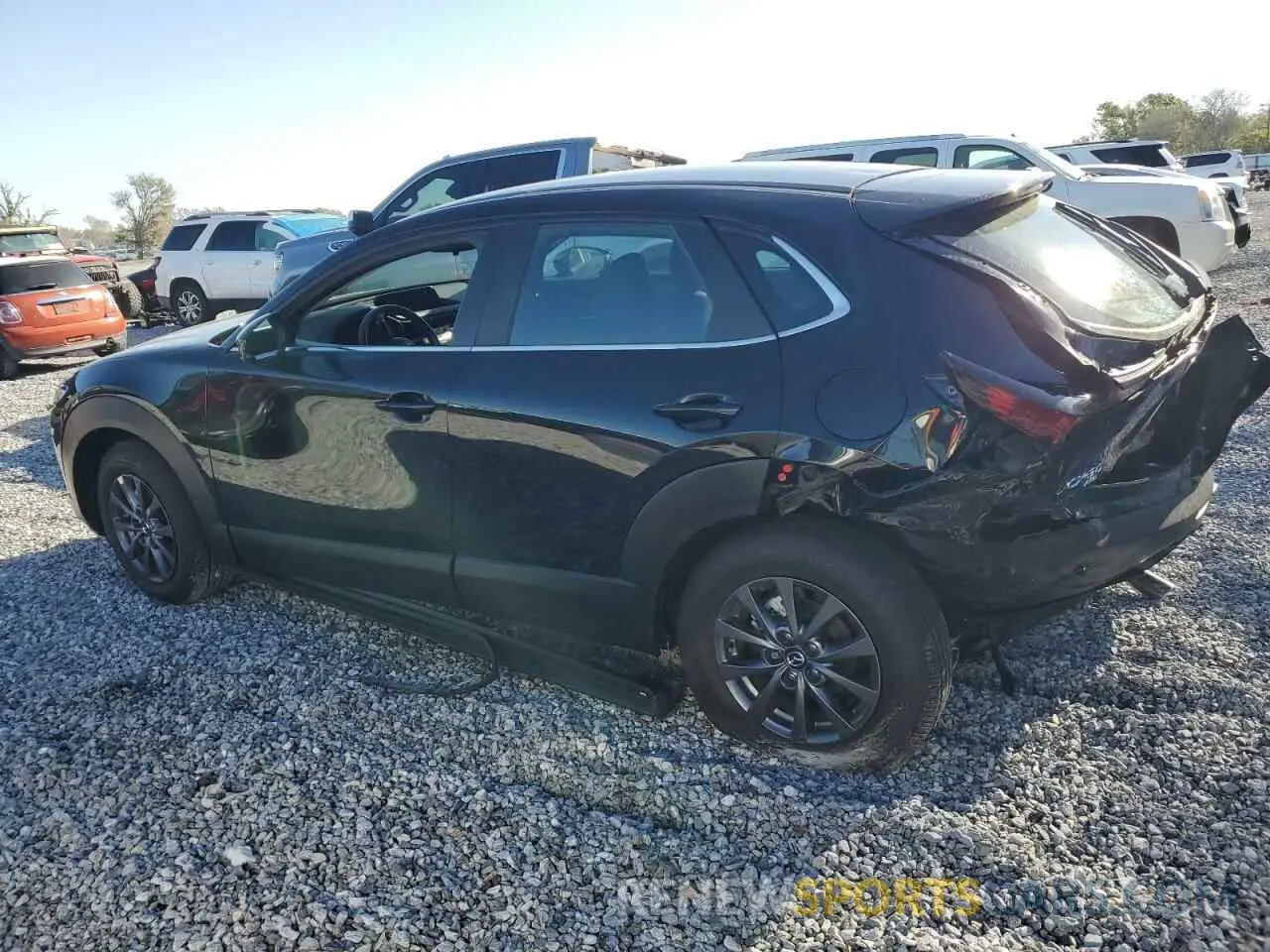 2 fotografías del automóvil dañado 3MVDMBAM2RM687235 MAZDA CX30 2024