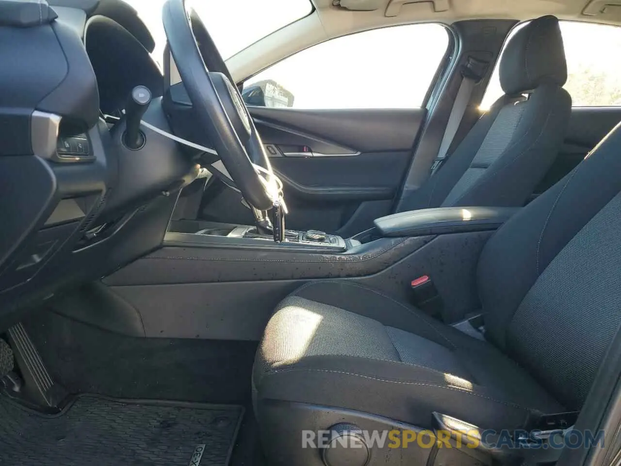 7 fotografías del automóvil dañado 3MVDMBAM2RM687235 MAZDA CX30 2024