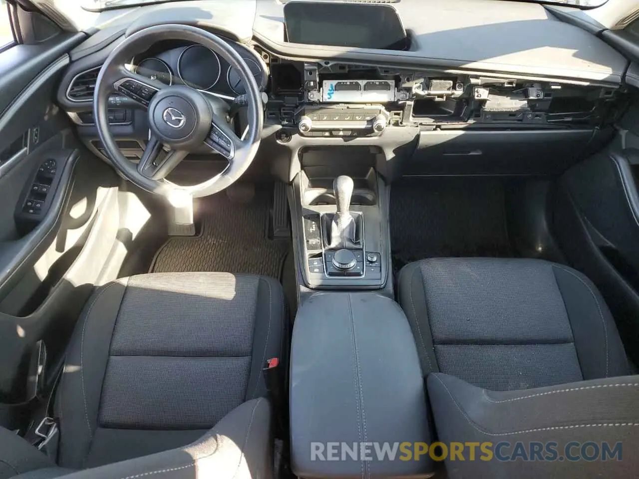 8 fotografías del automóvil dañado 3MVDMBAM2RM687235 MAZDA CX30 2024