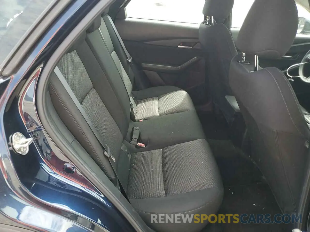 11 fotografías del automóvil dañado 3MVDMBAM4RM642331 MAZDA CX30 2024