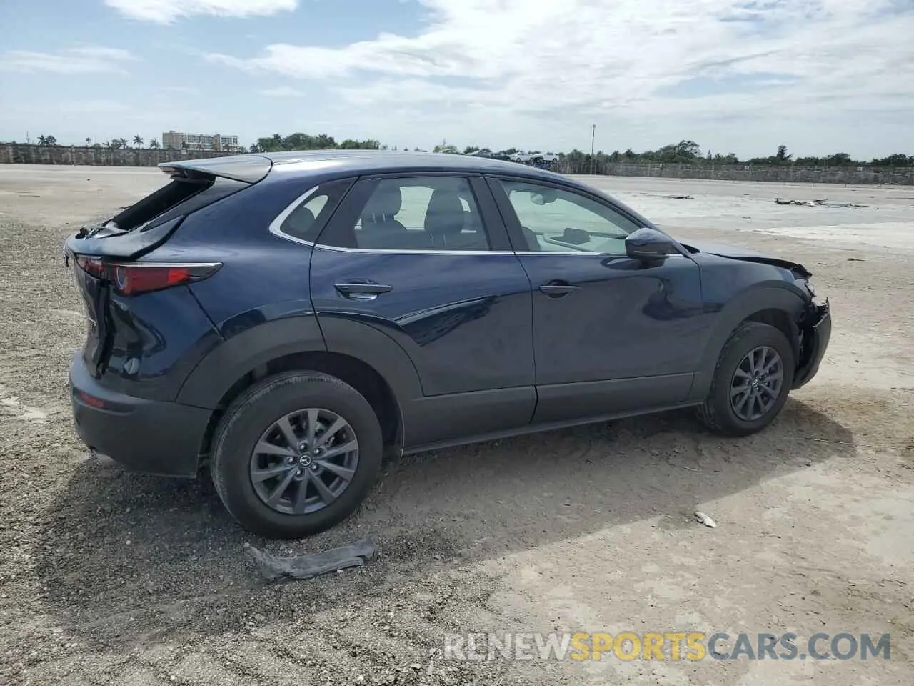 3 fotografías del automóvil dañado 3MVDMBAM4RM642331 MAZDA CX30 2024