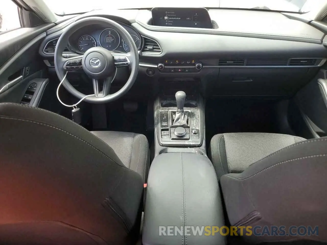 8 fotografías del automóvil dañado 3MVDMBAM4RM642331 MAZDA CX30 2024