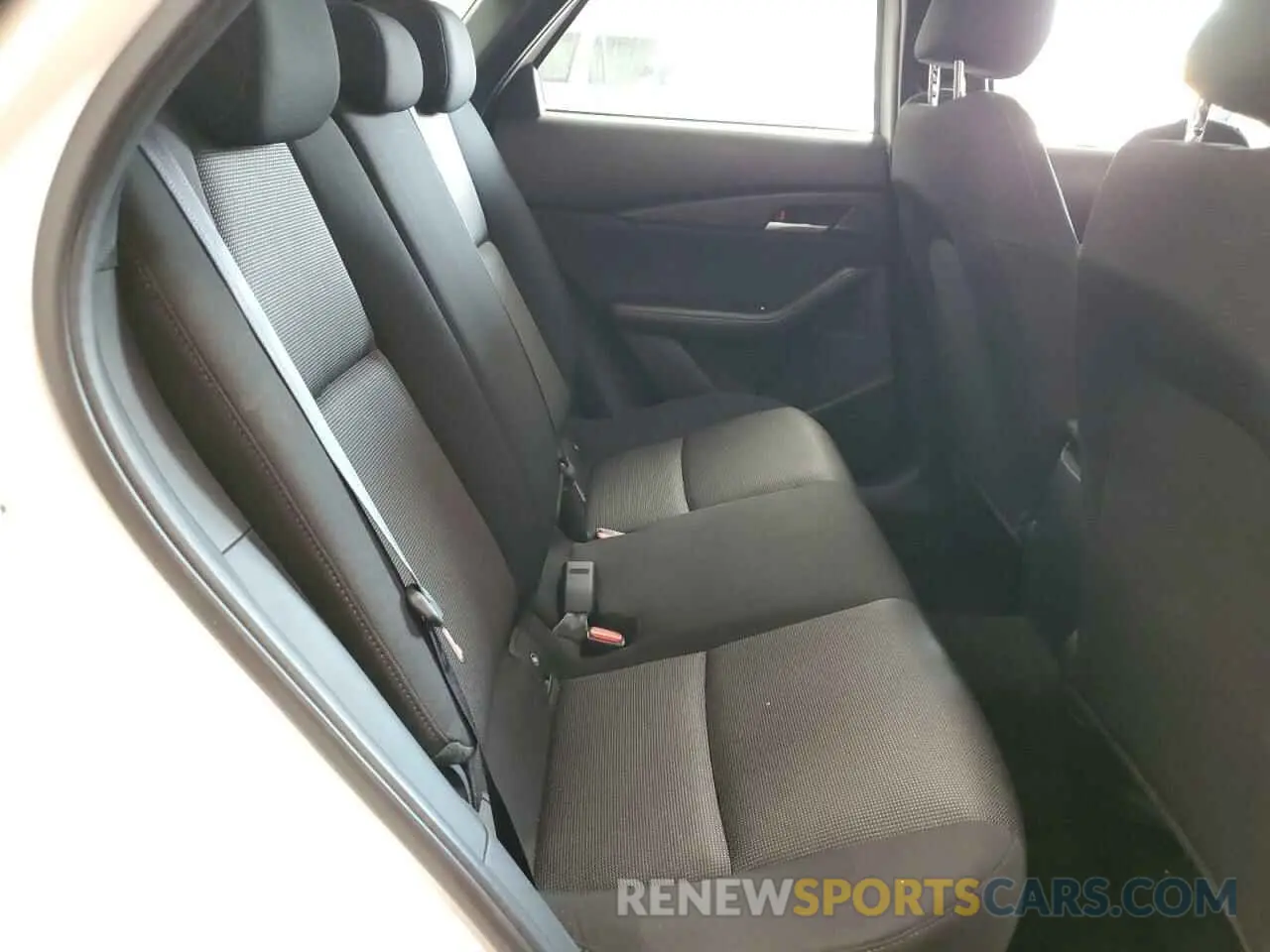 11 fotografías del automóvil dañado 3MVDMBAM4RM711258 MAZDA CX30 2024